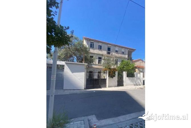 Shtepi ne shitje 7+1 ne Vlore - 480,000 Euro