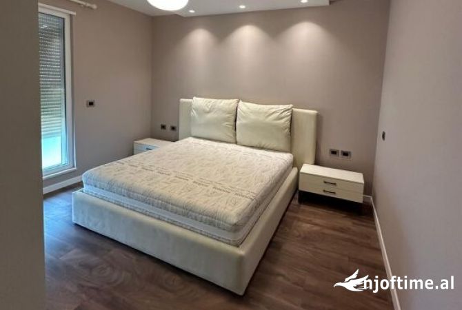 Shtepi ne shitje Vila Luksoze ne Durres, 4+1, Mobilimi E mobiluar, Pagesa 560,000  Euro.