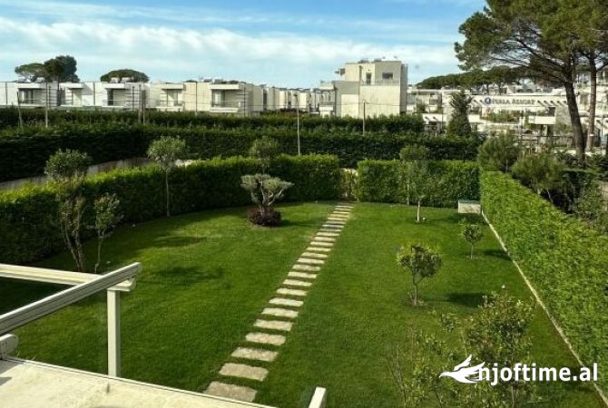 Shtepi ne shitje Vila Luksoze ne Durres, 4+1, Mobilimi E mobiluar, Pagesa 560,000  Euro.