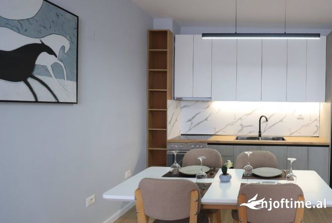 Shtepi ne shitje Apartament ne Tirane, 2+1, Mobilimi Bosh, pa mobiluar, Pagesa 155,000  Euro.