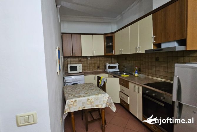 Shtepi me qera 2+1 ne Tirane - 400 Euro