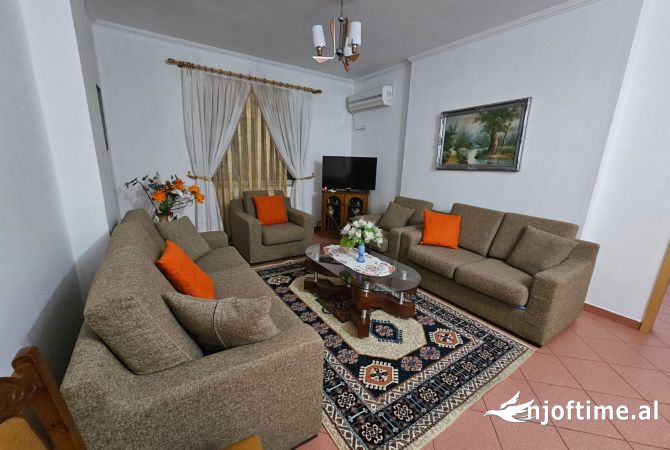 Shtepi me qera 2+1 ne Tirane - 400 Euro