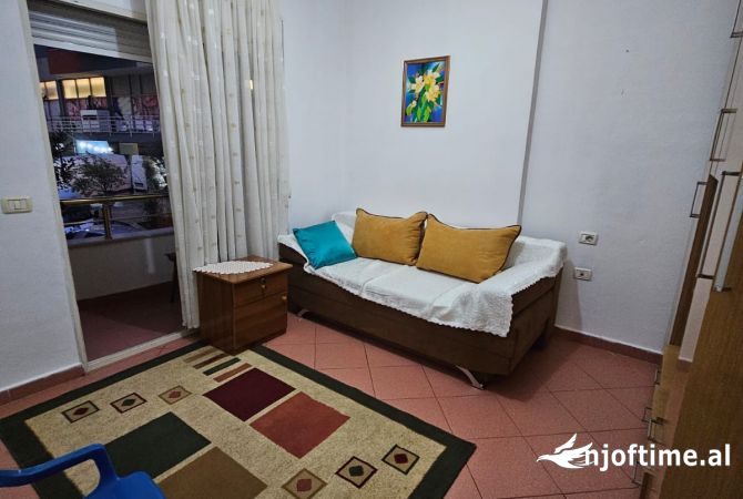 Shtepi me qera Apartament ne Tirane, 2+1, Mobilimi E mobiluar, Pagesa 400  Euro.