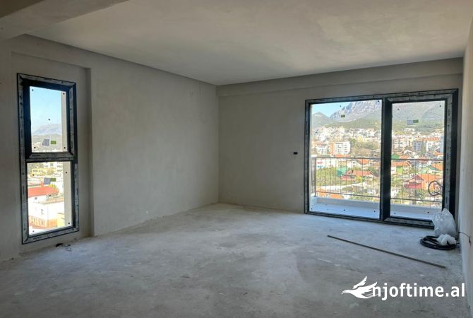 Shtepi ne shitje Apartament ne Tirane, 2+1, Mobilimi Bosh, pa mobiluar, Pagesa 155,000  Euro.
