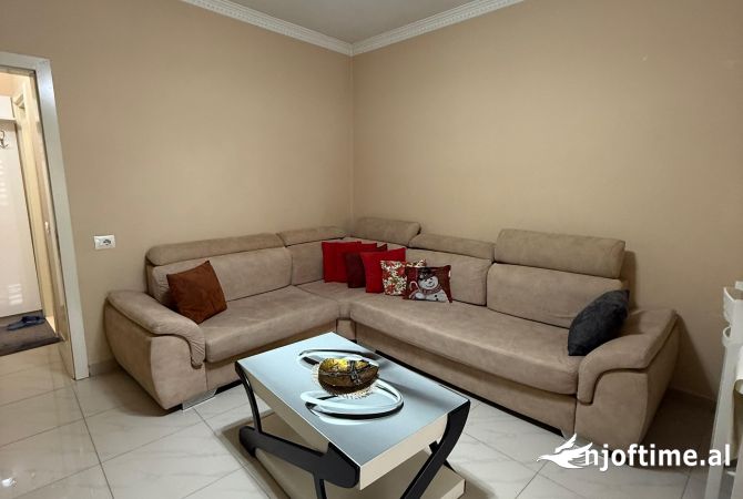 Shtepi ne shitje Apartament ne Tirane, 1+1, Mobilimi E mobiluar, Pagesa 111,000  Euro.