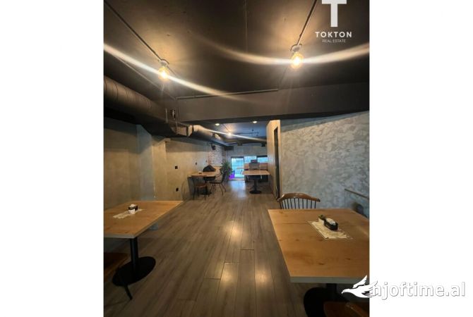 Ambient biznesi me qera 2+1 ne Tirane - 1,400 Euro