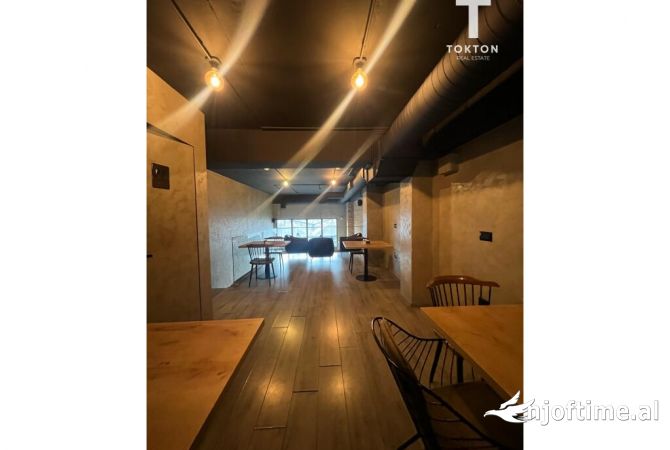Ambient biznesi me qera 2+1 ne Tirane - 1,400 Euro
