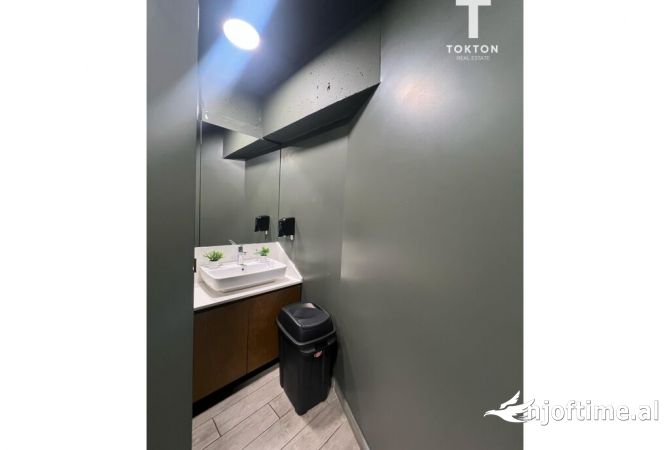 Ambient biznesi me qera 2+1 ne Tirane - 1,400 Euro