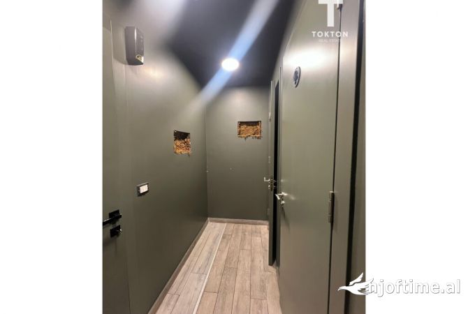 Ambjent biznesi me qera buze rruge , tek oxhaku