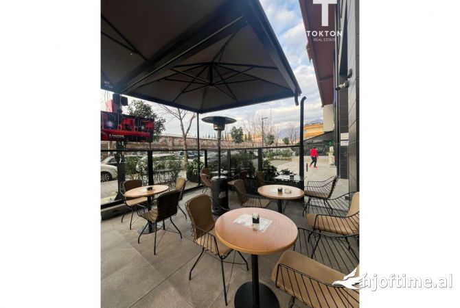 Ambjent biznesi me qera buze rruge , tek oxhaku