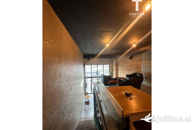 Ambjent biznesi me qera buze rruge , tek oxhaku