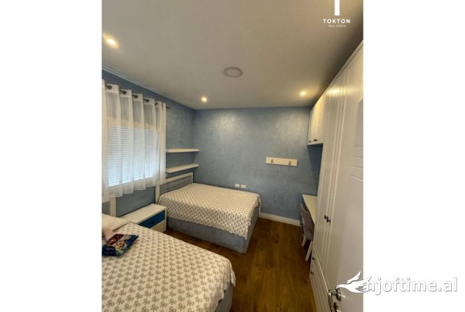 Shtepi ne shitje Apartament ne Tirane, 3+1, Mobilimi E mobiluar, Pagesa 350,000  Euro.