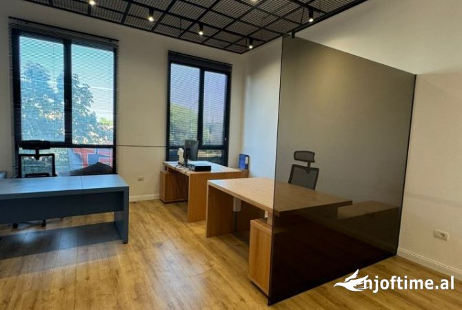 Ambient biznesi me qera 3+1 ne Tirane - 500 Euro