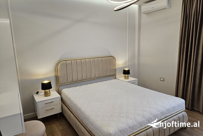 Shtepi me qera Apartament ne Tirane, 2+1, Mobilimi E mobiluar, Pagesa 1,000  Euro.
