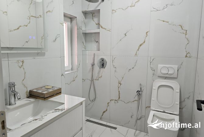 Shtepi me qera Apartament ne Tirane, 2+1, Mobilimi E mobiluar, Pagesa 750  Euro.