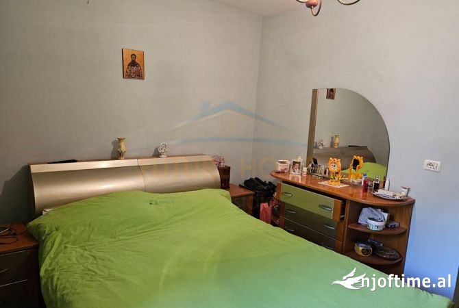 Shtepi ne shitje Apartament ne Tirane, 2+1, Mobilimi Pjeserisht e mobiluar, Pagesa 185,000  Euro.