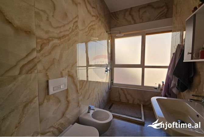 Shtepi ne shitje Apartament ne Tirane, 1+1, Mobilimi E mobiluar, Pagesa 108,000  Euro.