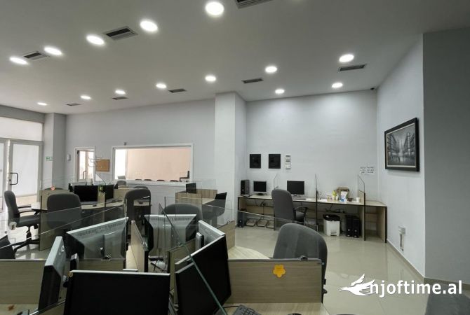 Ambient biznesi me qera 3+1 ne Tirane - 1,000 Euro