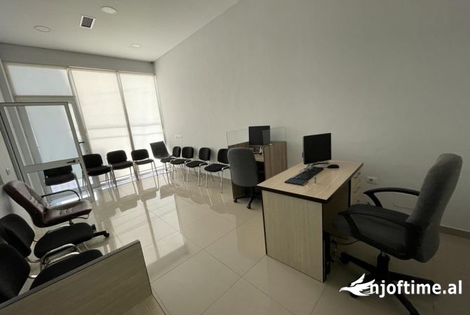 Ambient biznesi me qera 3+1 ne Tirane - 1,000 Euro