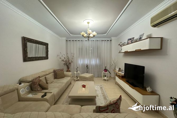 Shtepi me qera 2+1 ne Tirane - 800 Euro