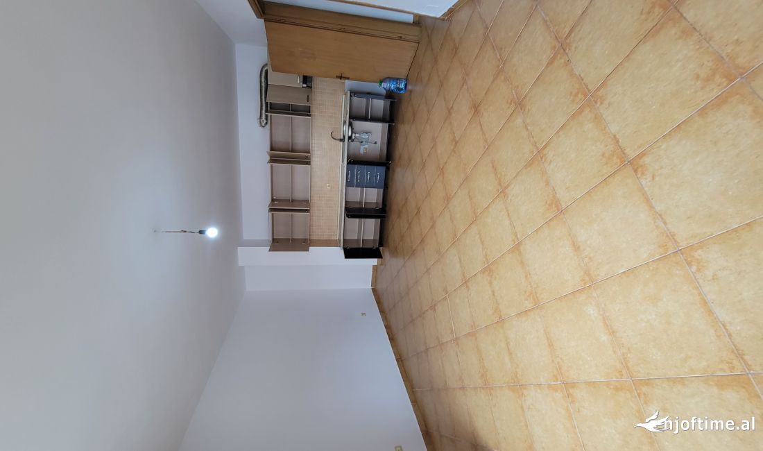 Shtepi ne shitje Apartament ne Tirane, 2+1, Mobilimi Bosh, pa mobiluar, Pagesa 115,000  Euro.