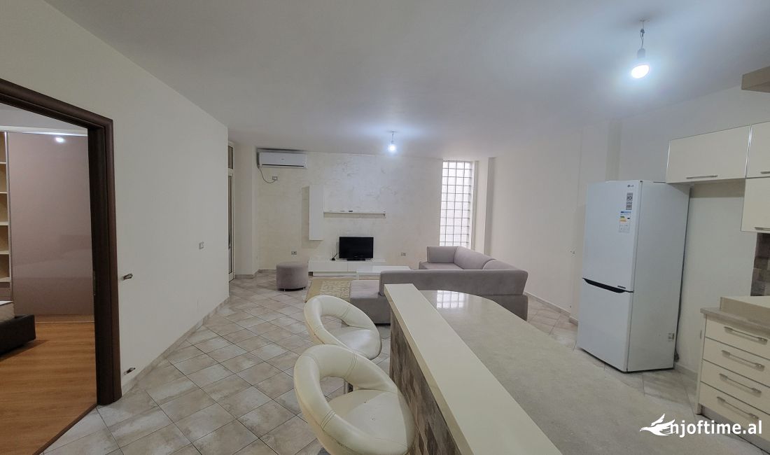 Shtepi me qera Apartament ne Tirane, 2+1, Mobilimi E mobiluar, Pagesa 780  Euro.