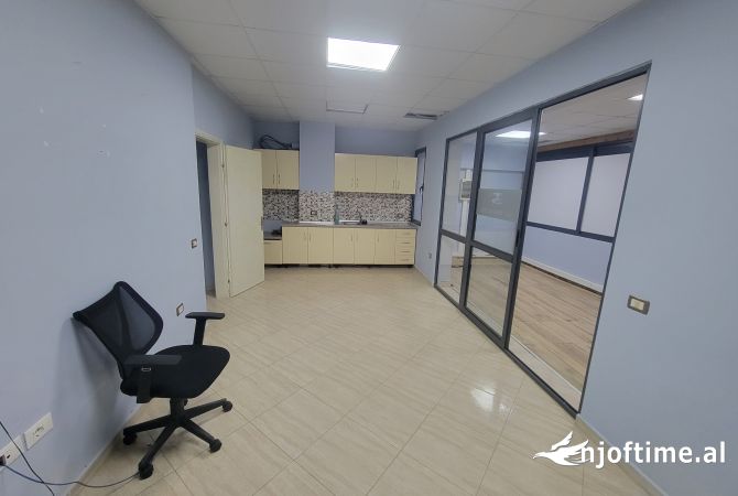 Shtepi me qera 2+1 ne Tirane - 350 Euro