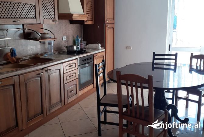 Shtepi me qera 2+1 ne Tirane - 400 Euro