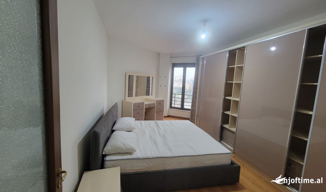 Shtepi me qera Apartament ne Tirane, 2+1, Mobilimi E mobiluar, Pagesa 650  Euro.