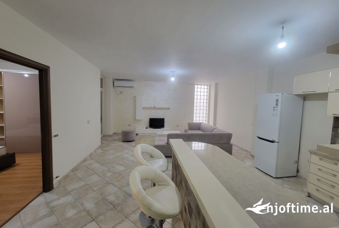 Shtepi me qera Apartament ne Tirane, 2+1, Mobilimi E mobiluar, Pagesa 650  Euro.