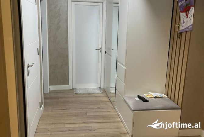 Shtepi me qera Apartament ne Tirane, 2+1, Mobilimi E mobiluar, Pagesa 900  Euro.
