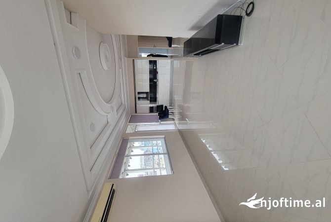 Ambient biznesi me qera 3+1 ne Tirane - 700 Euro