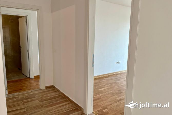 Ambient biznesi me qera 3+1 ne Tirane - 700 Euro
