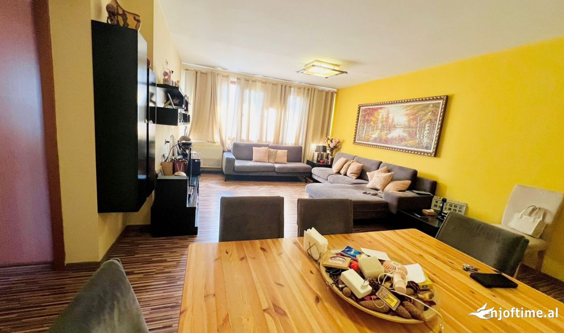 Shtepi me qera Apartament ne Tirane, 2+1, Mobilimi E mobiluar, Pagesa 650  Euro.