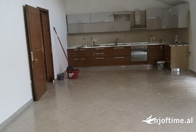 Shtepi me qera 2+1 ne Tirane - 450 Euro