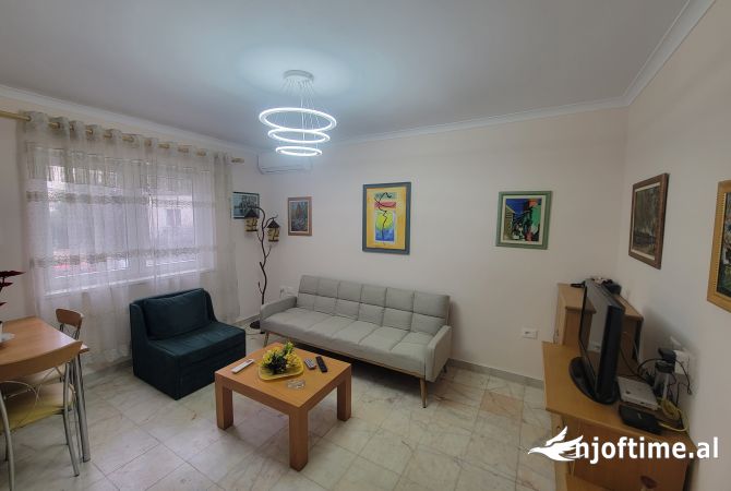 Shtepi me qera 2+1 ne Tirane - 800 Euro