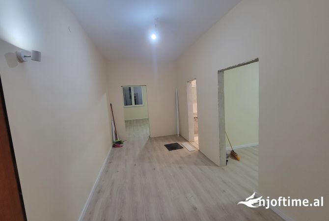 Ambient biznesi me qera 3+1 ne Tirane - 800 Euro