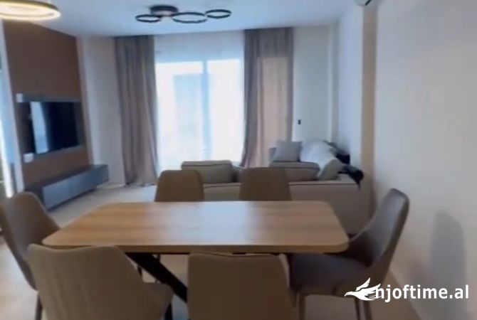 Shtepi me qera Apartament ne Tirane, 1+1, Mobilimi E mobiluar, Pagesa 750  Euro.
