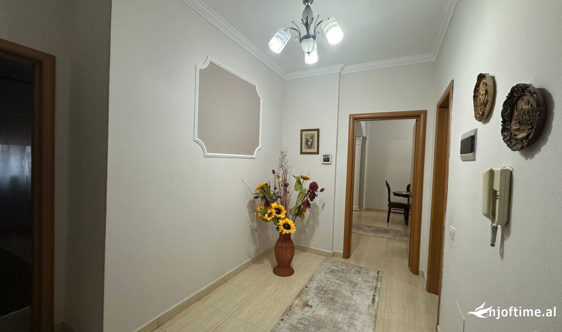 Shtepi me qera Apartament ne Tirane, 2+1, Mobilimi E mobiluar, Pagesa 750  Euro.