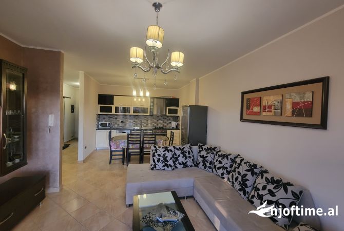 Shtepi me qera 2+1 ne Tirane - 780 Euro