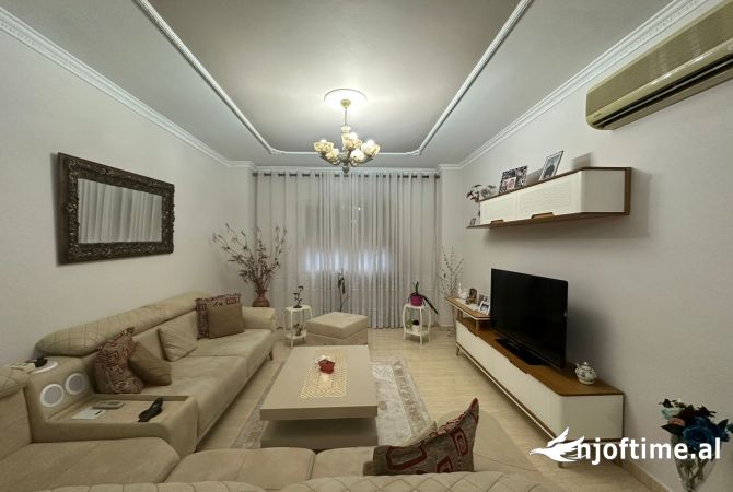 Shtepi me qera 2+1 ne Tirane - 750 Euro