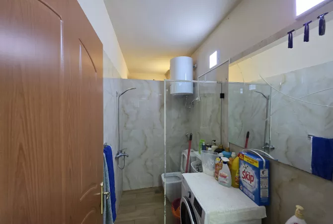 Shtepi ne shitje Apartament ne Tirane, 2+1, Mobilimi E mobiluar, Pagesa 125,000  Euro.