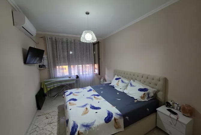 Shtepi ne shitje Apartament ne Tirane, 2+1, Mobilimi E mobiluar, Pagesa 125,000  Euro.