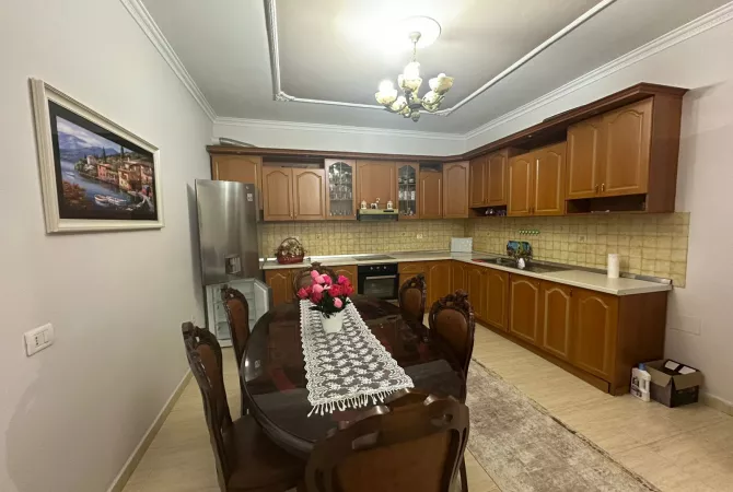 Shtepi me qera 2+1 ne Tirane - 750 Euro