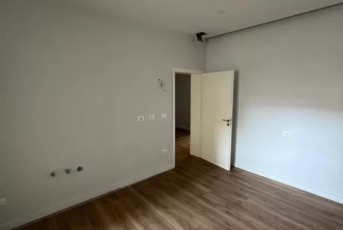 Shtepi me qera 3+1 ne Tirane - 1,000 Euro