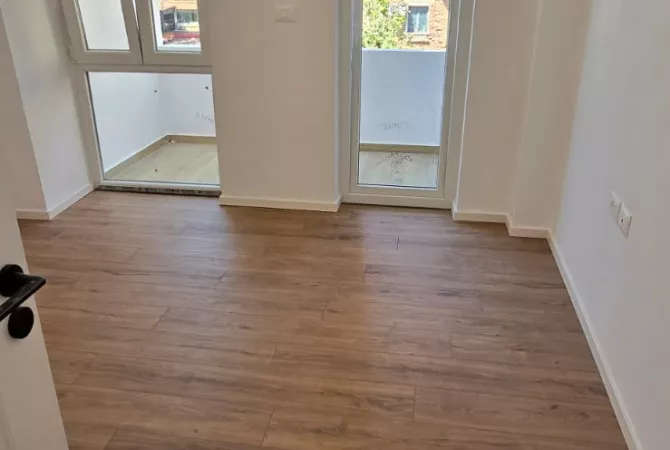 Shtepi ne shitje Apartament ne Tirane, 2+1, Mobilimi Bosh, pa mobiluar, Pagesa 169,000  Euro.