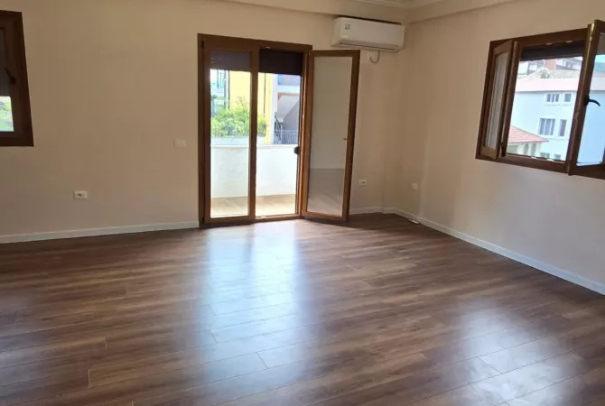Shtepi me qera 2+1 ne Tirane - 800 Euro
