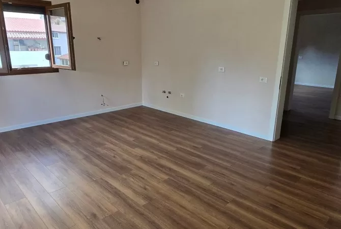Shtepi me qera 2+1 ne Tirane - 800 Euro