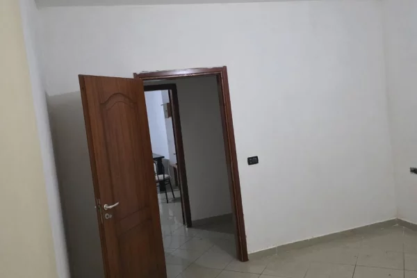 Shtepi me qera 2+1 ne Tirane - 350 Euro