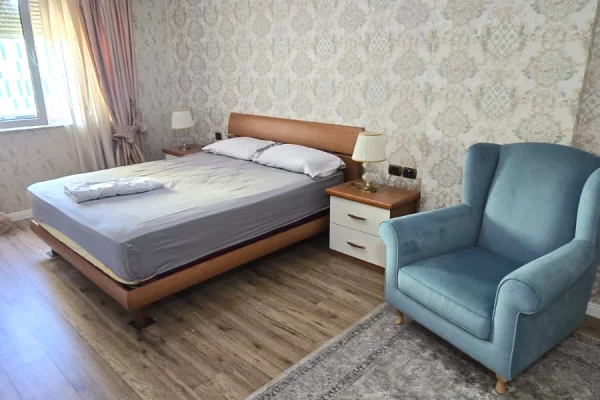 Shtepi ne shitje Apartament ne Tirane, 2+1, Mobilimi E mobiluar, Pagesa 375,000  Euro.